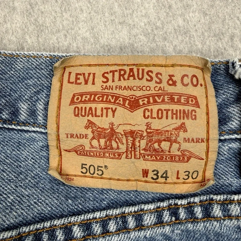 Vintage Levis Jeans Mens 34x30 Medium Wash 505 Regular‎ Straight Leg Denim Y2K